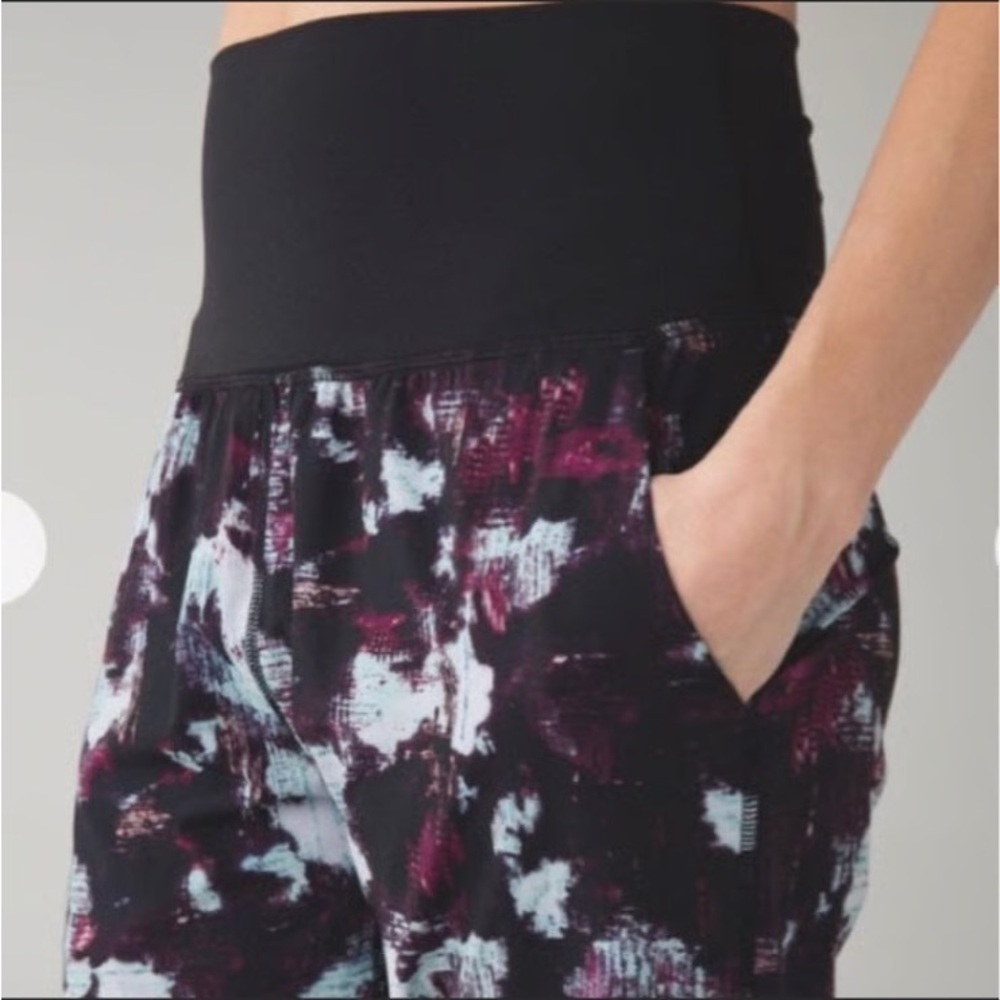 Abstract Print High-Waisted Leggings